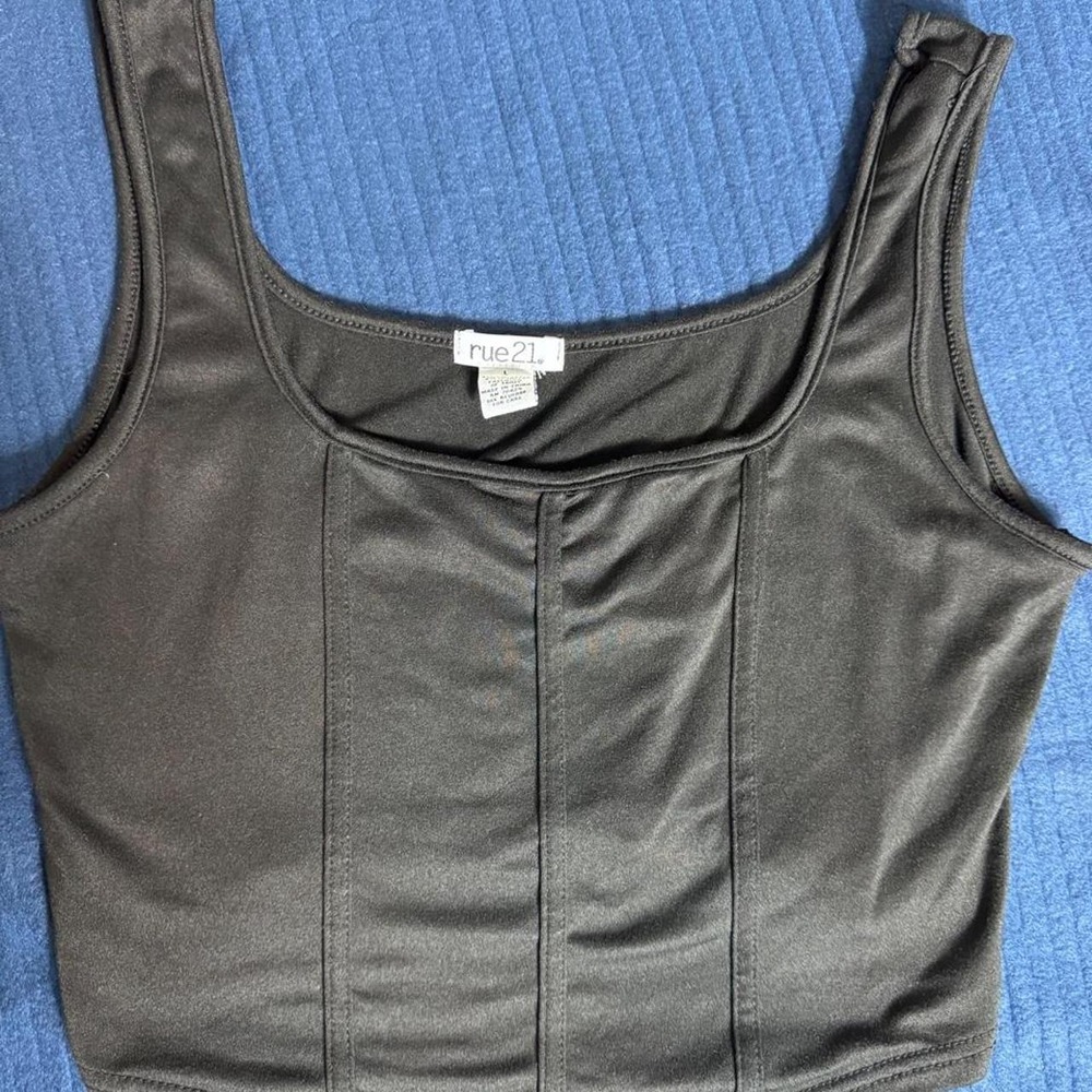 Rue 21 black polyester & spandex crop top in a L